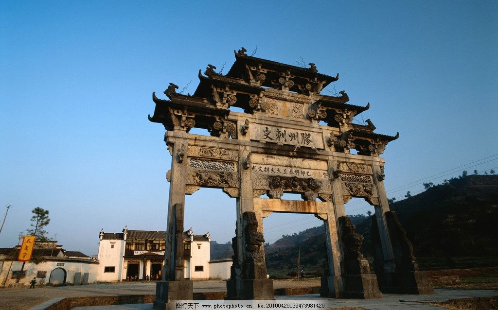 寺庙门口石狮子的造型特色解析 龙创石雕