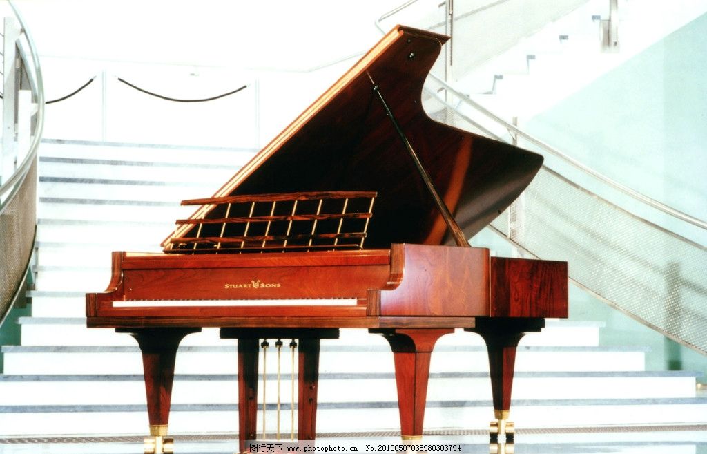 钢琴 乐器 琴键 台阶 表演台 舞蹈音乐 文化艺术 摄影 300dpi jpg