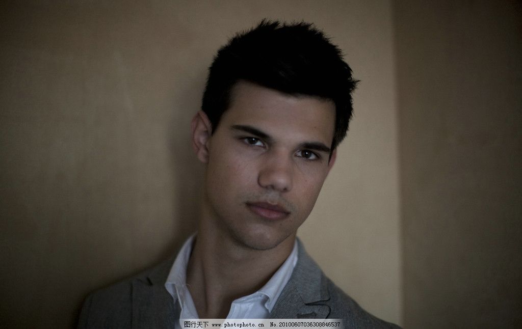 泰勒·洛特纳图片