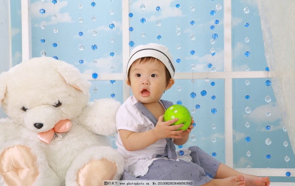 宝宝 小孩子 婴儿 幼儿 可爱娃娃 活泼 童年的宝宝 满岁 儿童幼儿